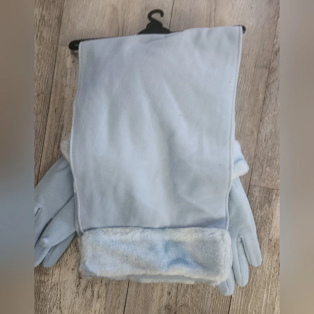 Ultra Lite Warm 3pc Blue Scarf, Hat, and Glove Set - Picture 6 of 6